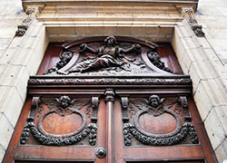 50 примеров прекрасных старинных дверей