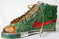 Gabriel Dishaw и обувь из деталей компьютера 