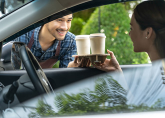 Бизнес-тренд Drive through: обслуживание через окно авто. 6 идей бизнеса