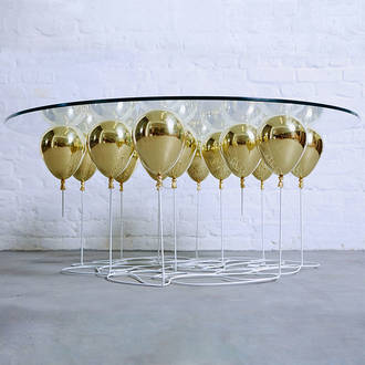 Журнальный столик на ножках из «воздушных шаров»